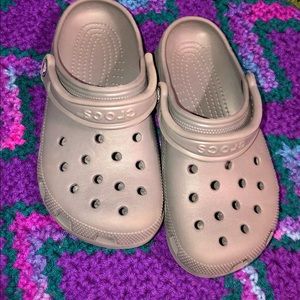 Youth Crocs sz 4 - 6 barely worn. Dark grey. Great condition!